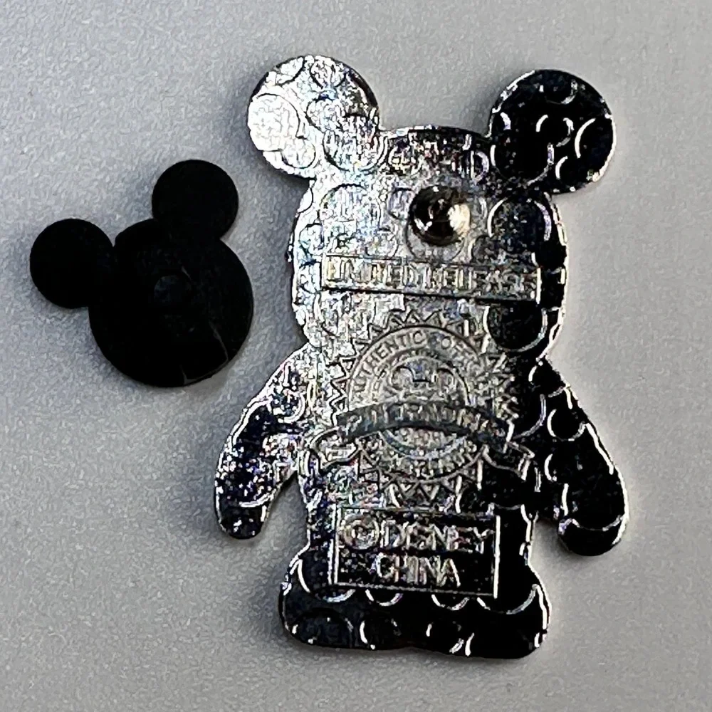 Mickey Mouse VALENTINES TRUE LOVE VINYLMATION Disney Pin Limited Release 2008